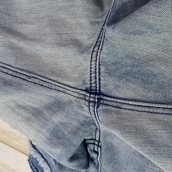 American Eagle Outfitters Tom Girl Distressed Patched Lite Blue Jeans Size 4 - Picture 14 of 16